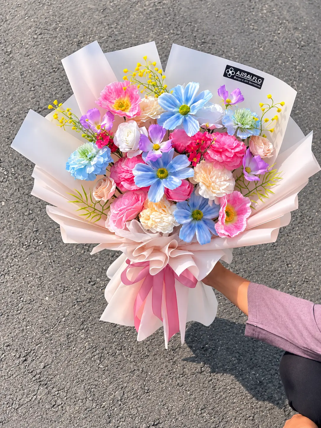 Buket bunga Ajisai.flo dengan rangkaian warna pastel.